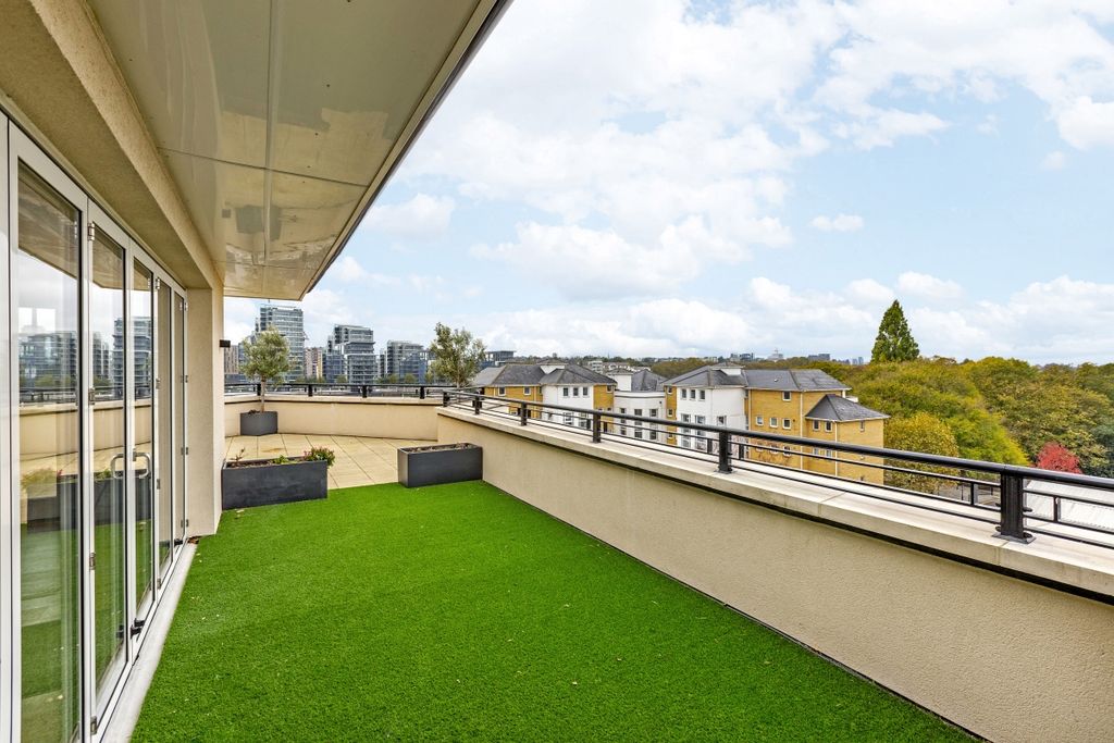 Property photo 3 of 14 Terrace