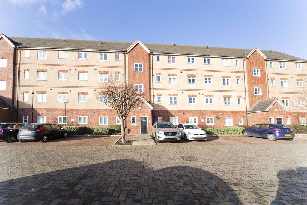 Property photo 1 of 18