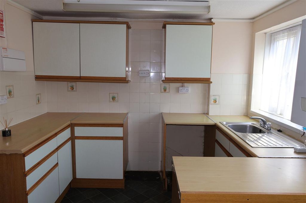 Property photo 2 of 6 Kitchen / Diner
