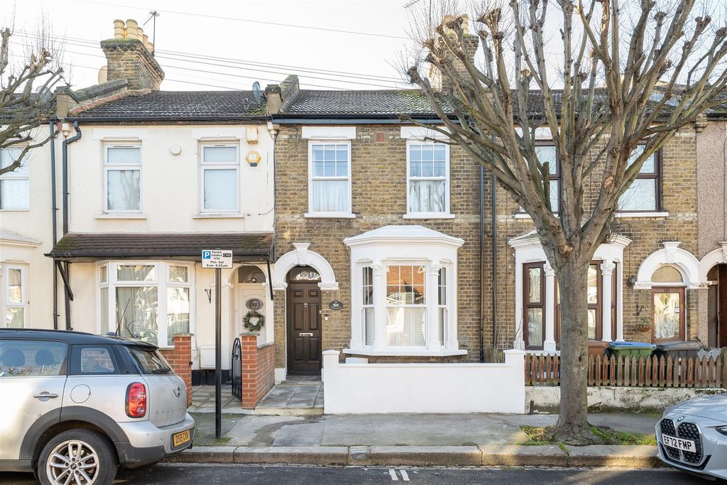 Property photo 1 of 22 Cheneys Road E11