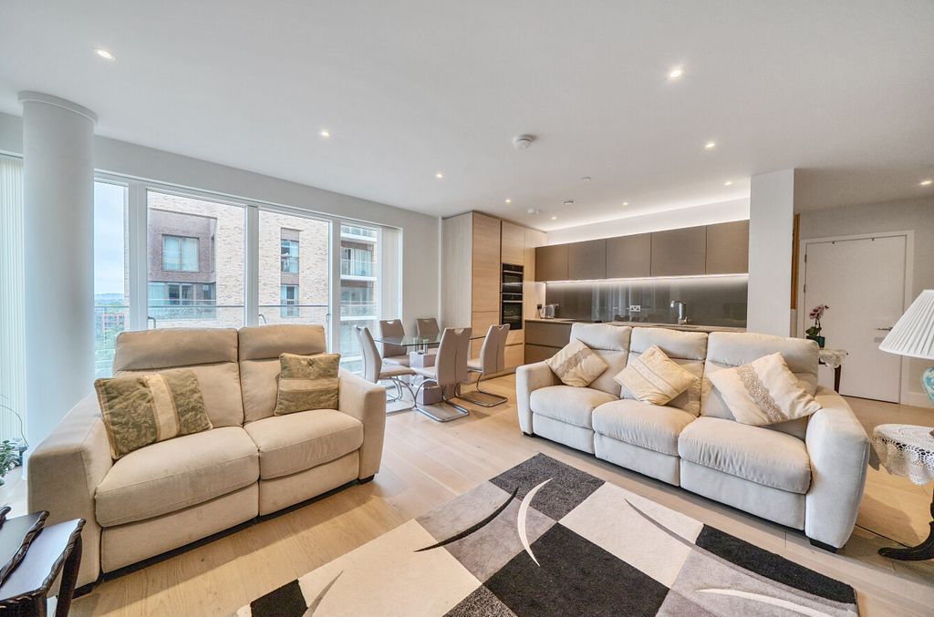 Property photo 3 of 20 1333466-7-688B31c...