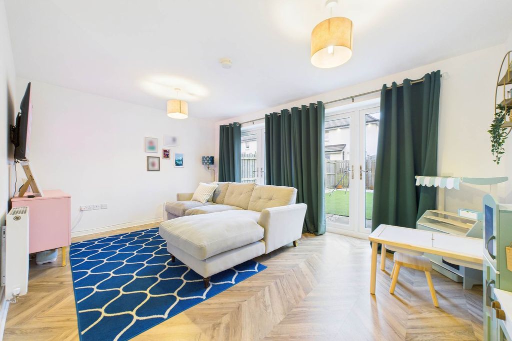 Property photo 2 of 21