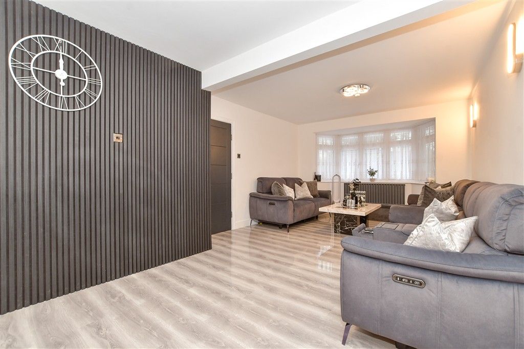 Property photo 2 of 21 Lounge