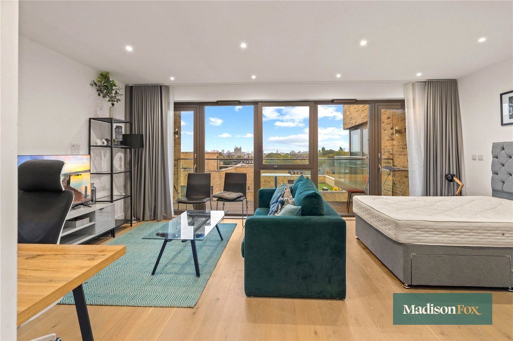 Property photo 2 of 17 Picture No. 33