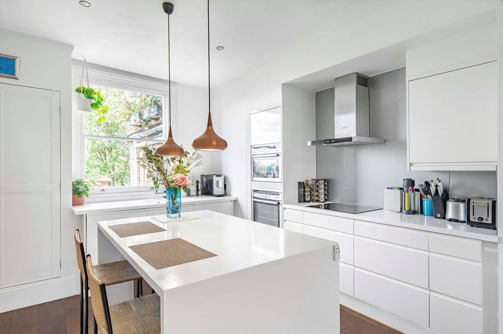 Property photo 3 of 10