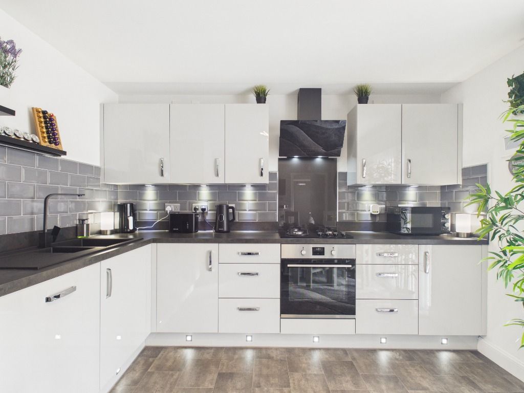 Property photo 3 of 28