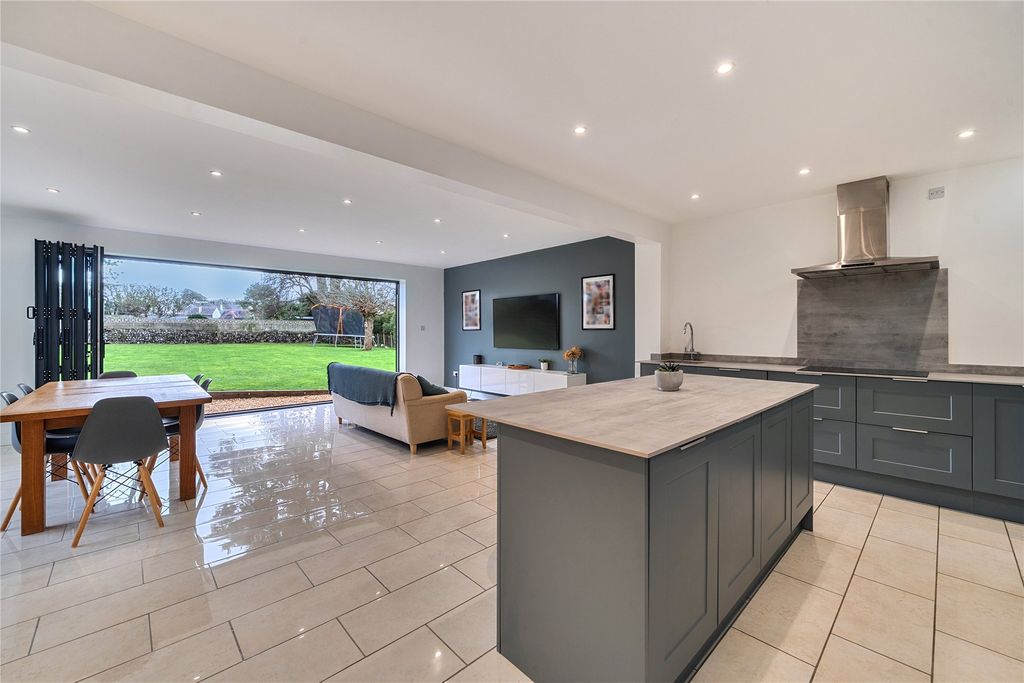 Property photo 2 of 23 Picture No. 55