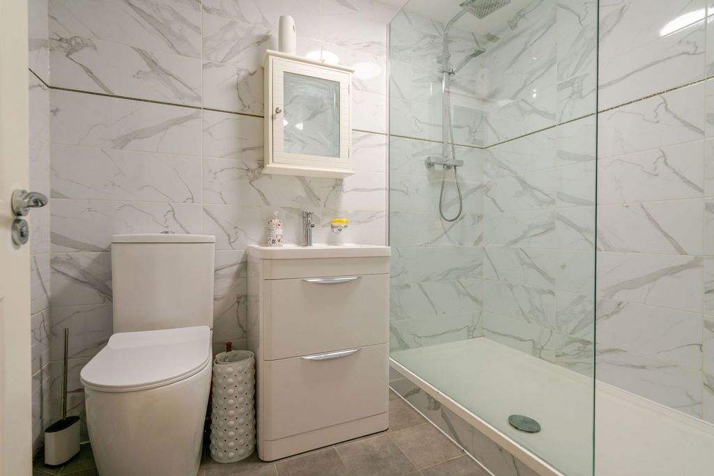 Additional image 10 of 1 bed flat for sale7 Whitaker House Apartments, Charlotte Close, Halifax HX1