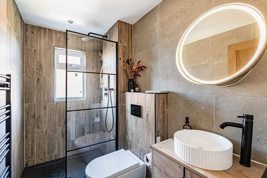 Property photo 3 of 35