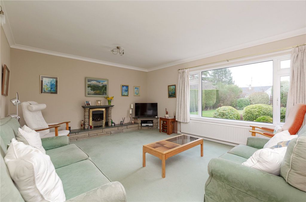 Property photo 3 of 21 Living Room