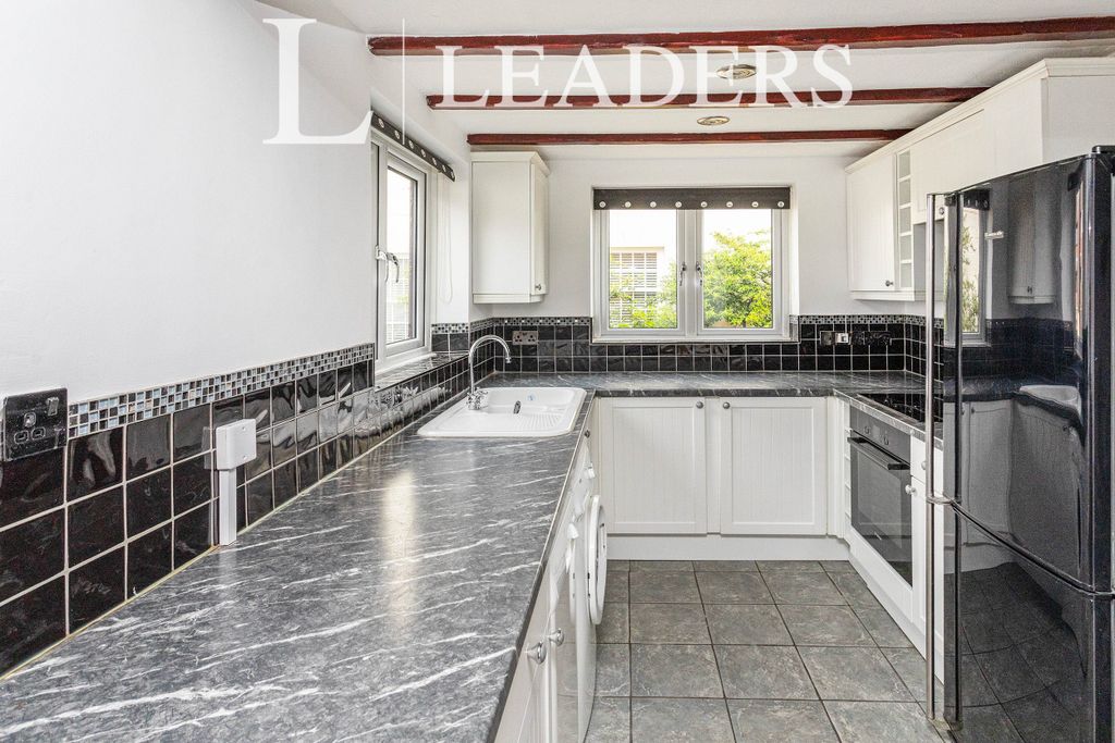 Property photo 3 of 10 Kitchen