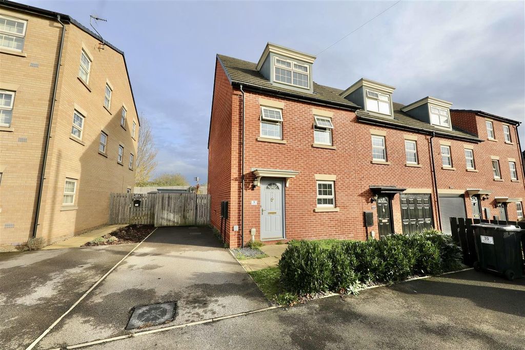 Property photo 1 of 21 Front