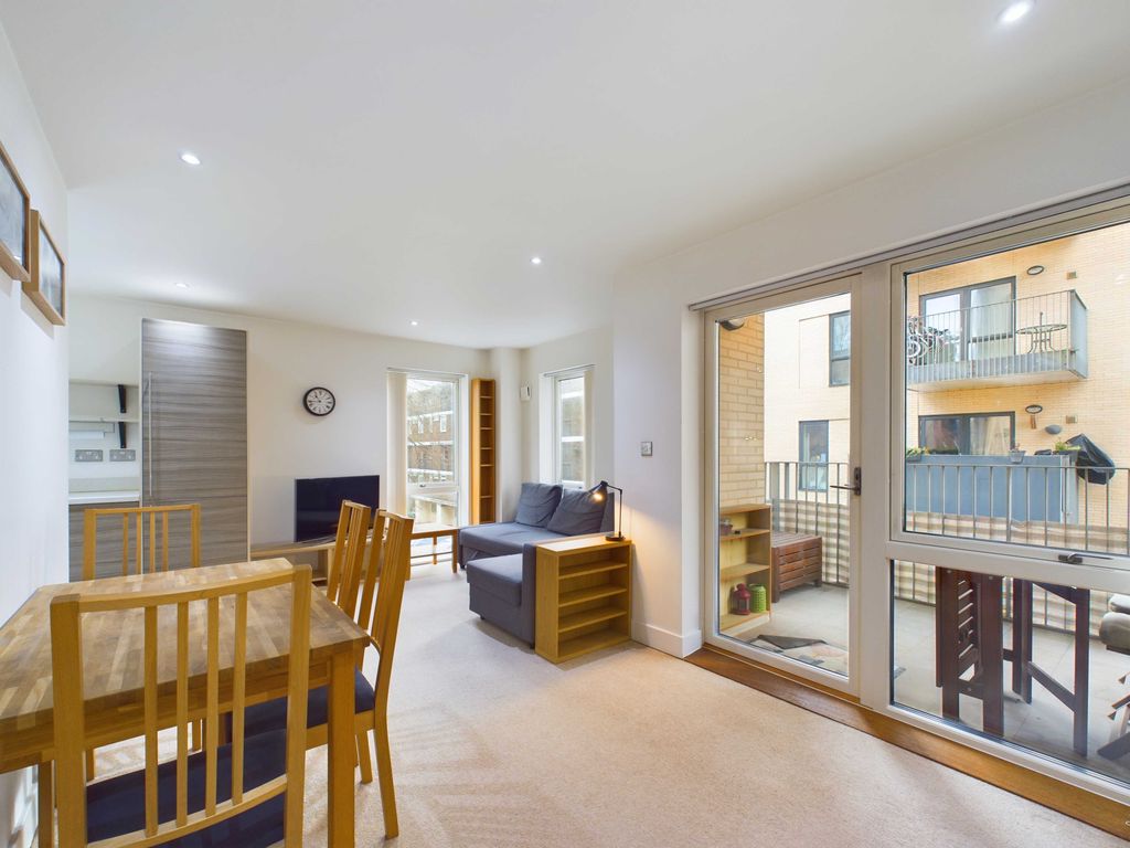 Property photo 1 of 12 Cam03741G0-Pr0054-Still019