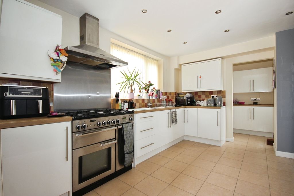Property photo 3 of 20 Pbox-Img.Jpg
