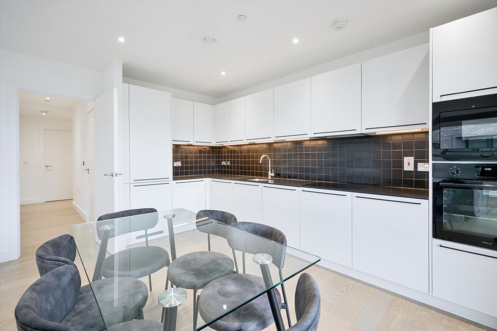 Property photo 2 of 14 Image