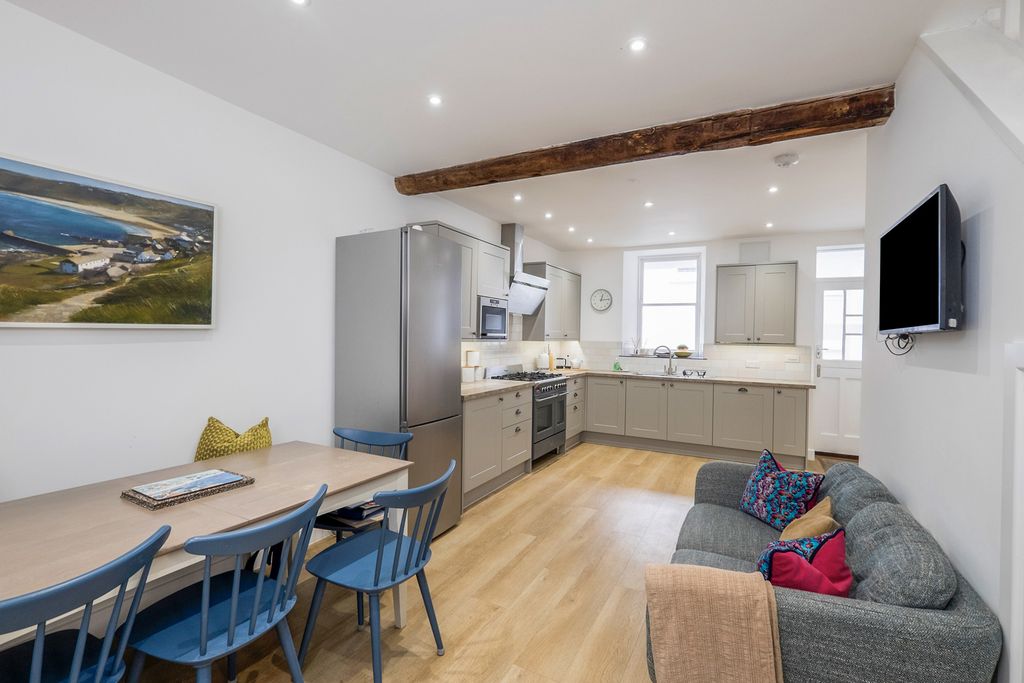 Property photo 2 of 20 Pbox-Img.Jpg