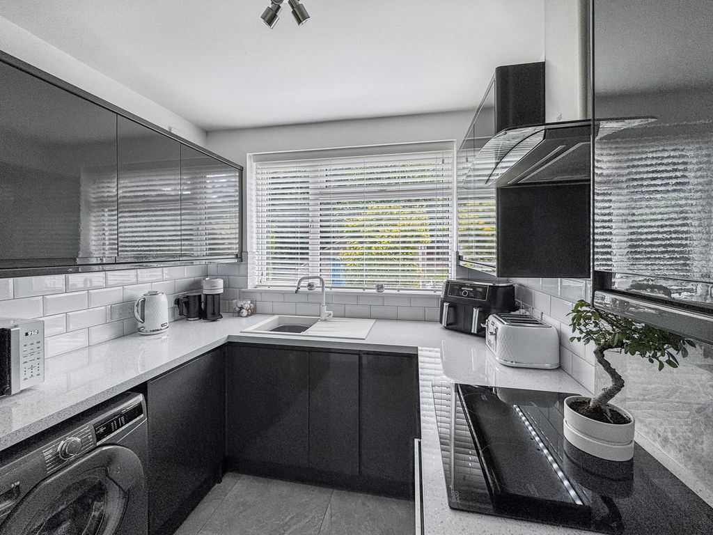 Property photo 3 of 25