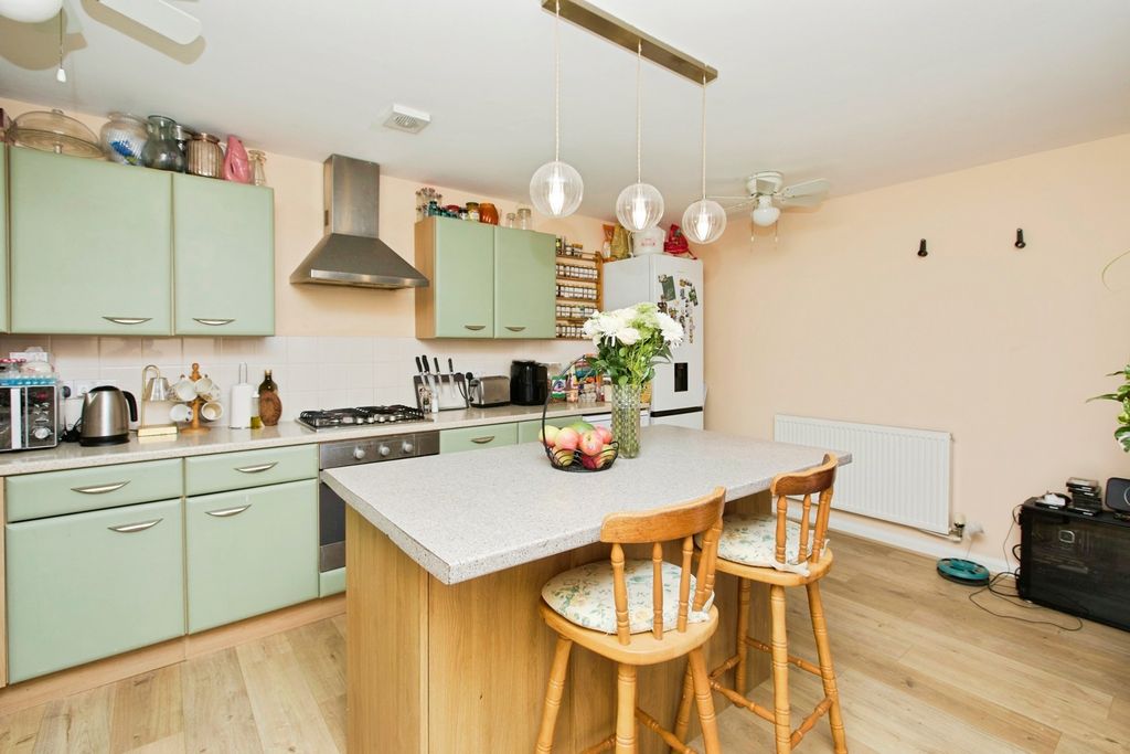 Property photo 2 of 14 Kitchen
