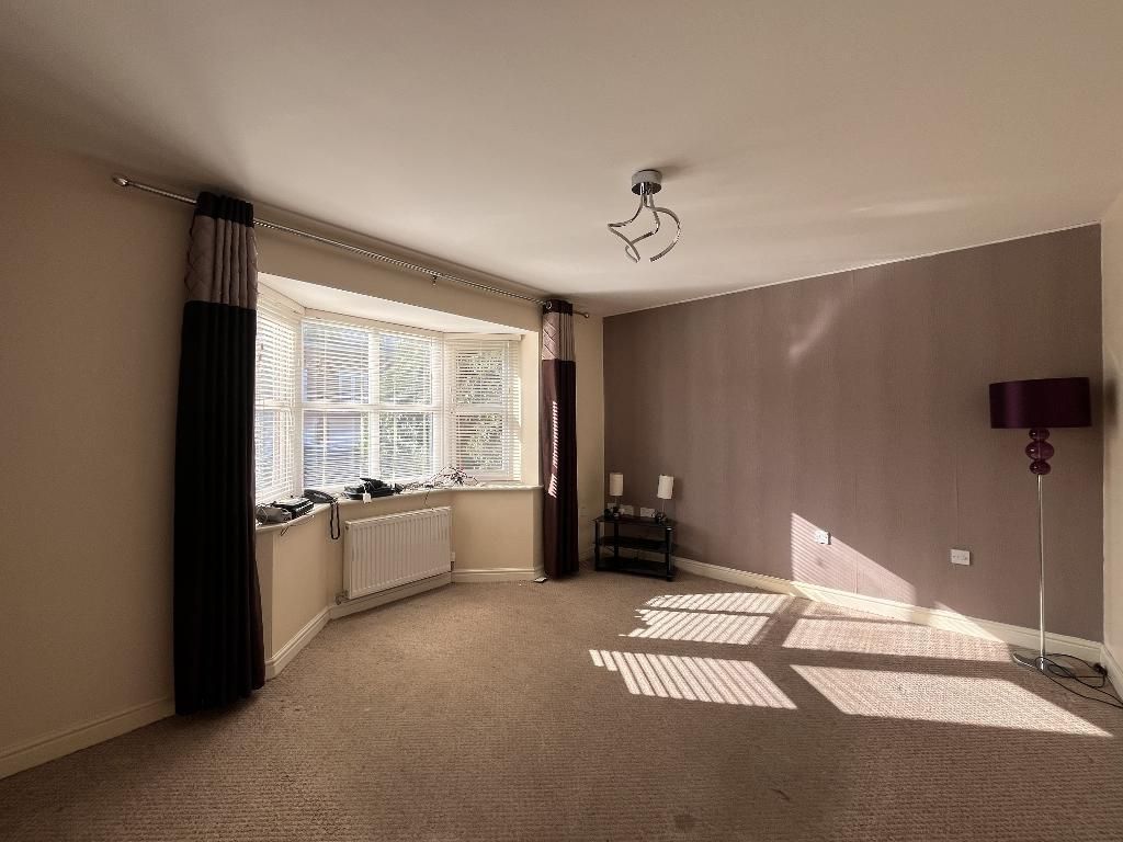 Property photo 2 of 18 Lounge