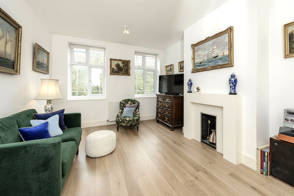 Property photo 1 of 10 (Main)