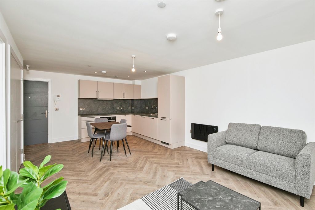 Property photo 2 of 7