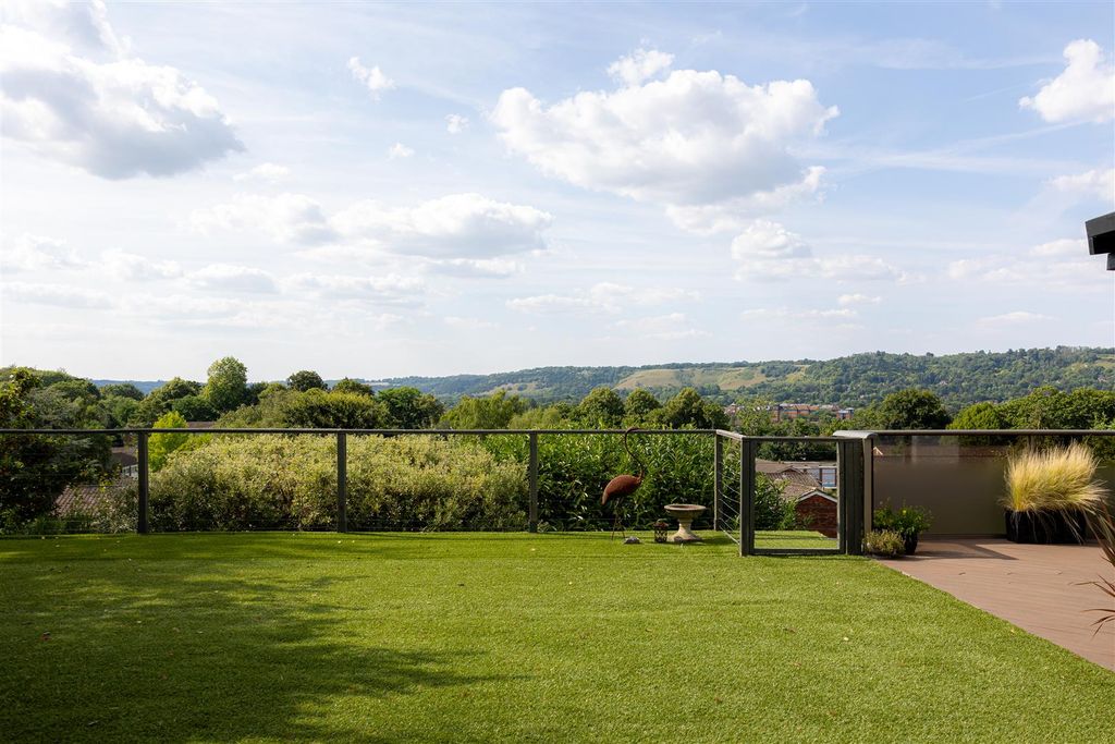 Property photo 3 of 34