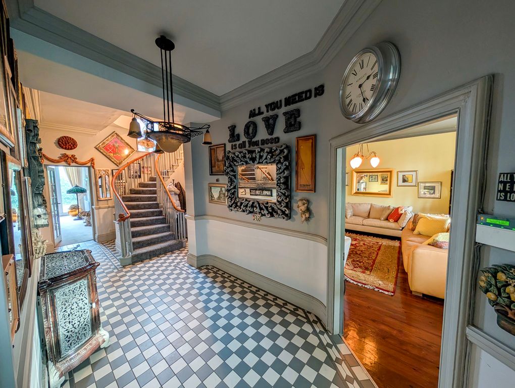 Property photo 2 of 26