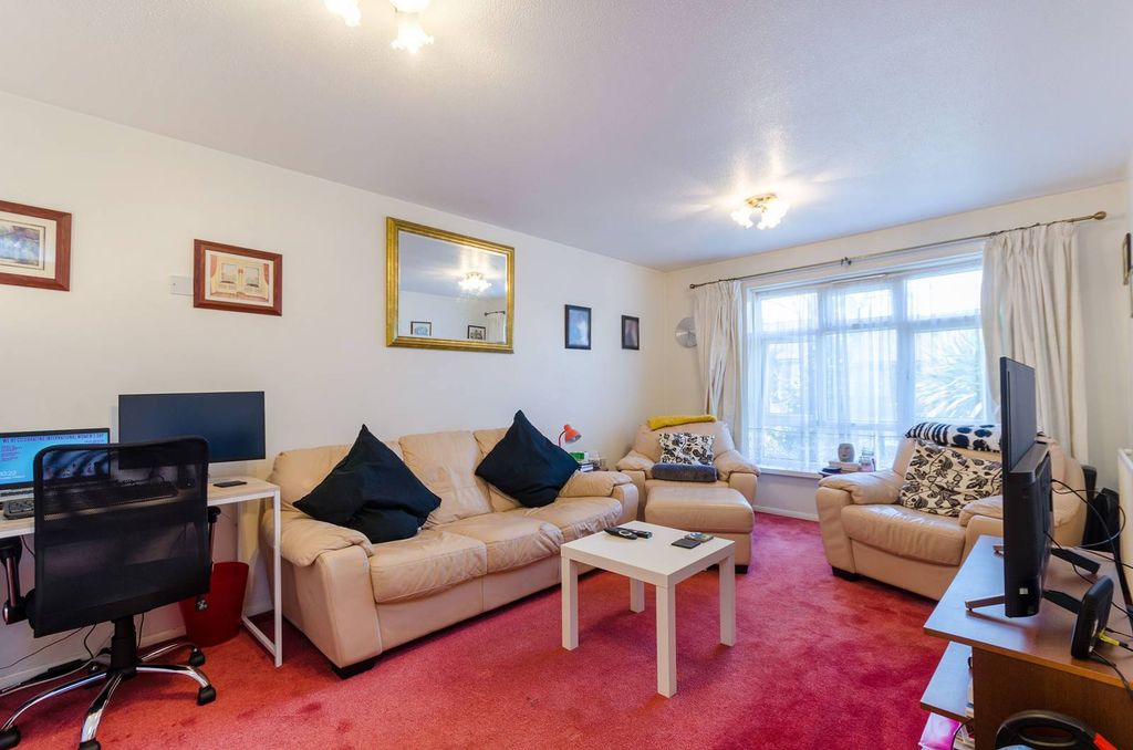 Property photo 2 of 9