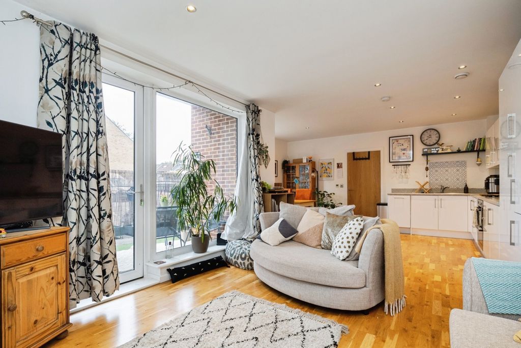 Property photo 2 of 19 Pbox-Img.Jpg