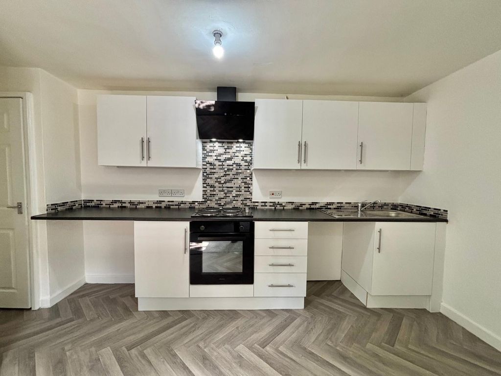 Property photo 2 of 7 Kitchen