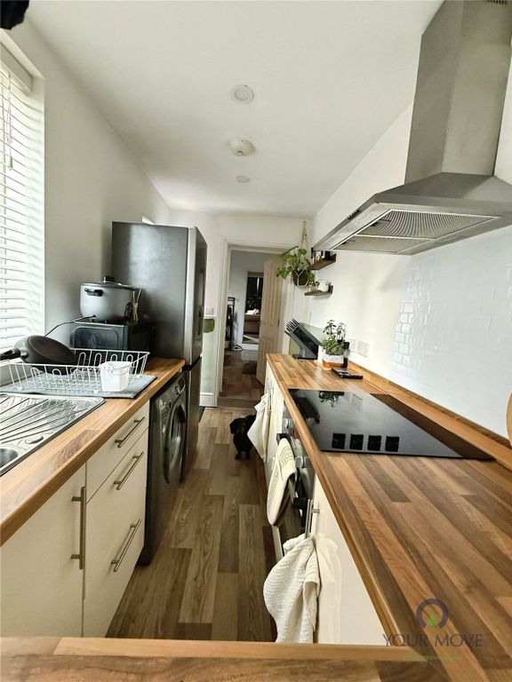 Property photo 3 of 20 Kitchen