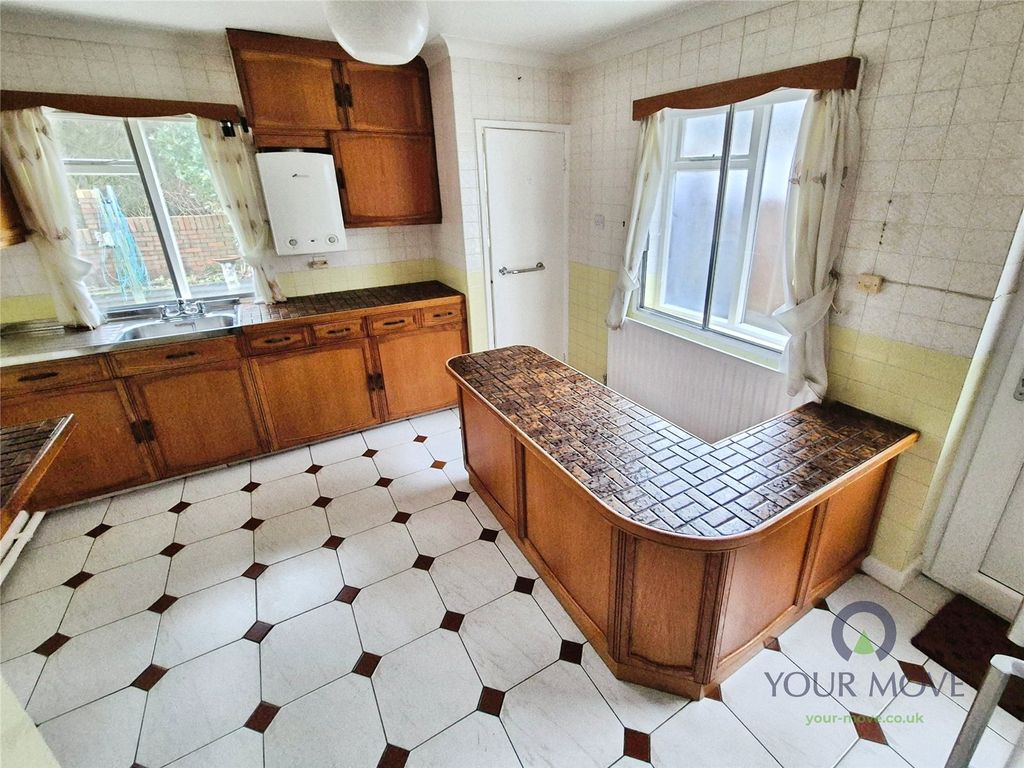 Property photo 3 of 14 Kitchen