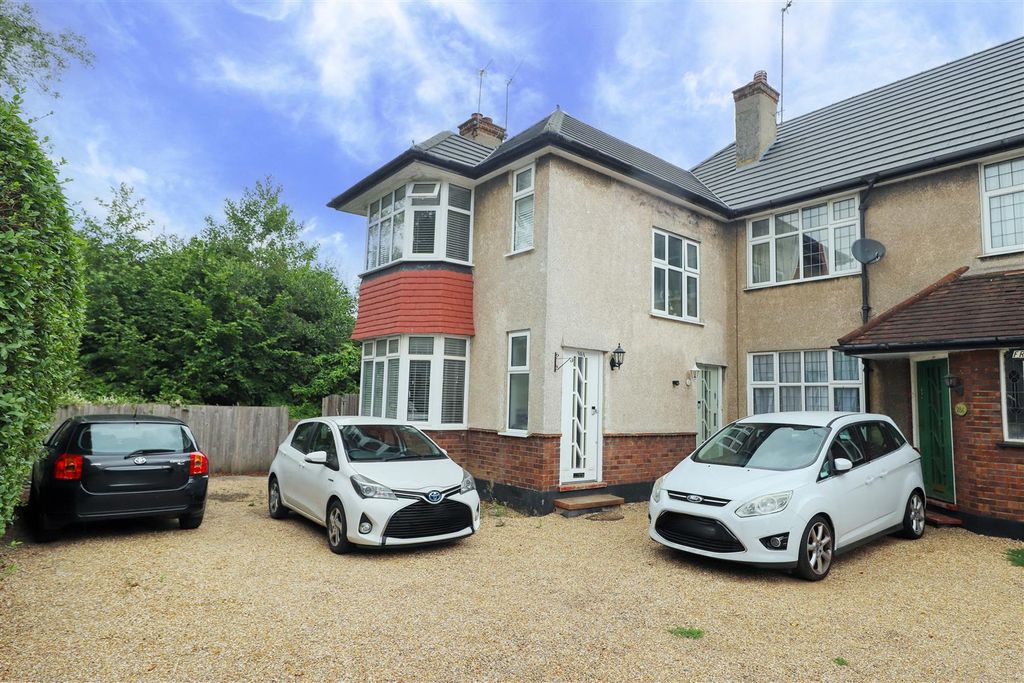 Property photo 1 of 11 Pinner Road