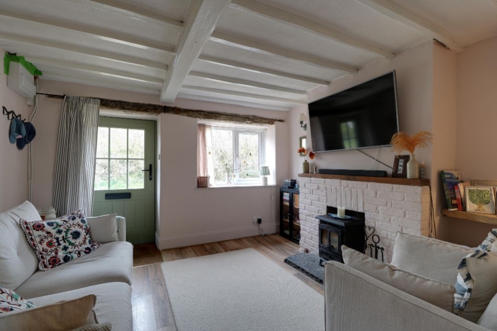 Property photo 3 of 16 Lounge