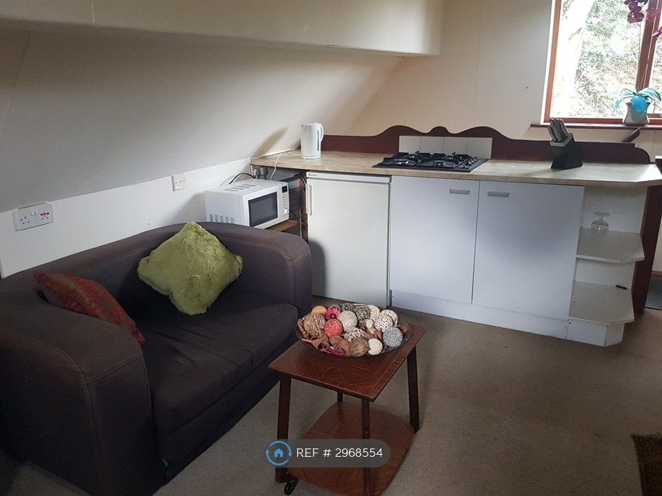 Property photo 1 of 9 Large Self Contained Studio Flat