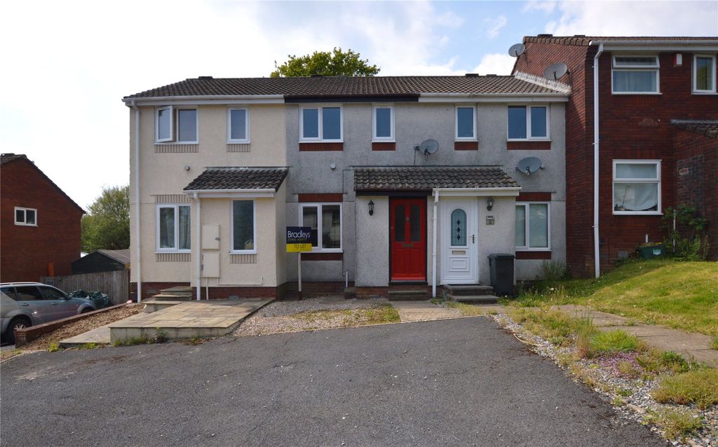 Property photo 1 of 10 Holman Way