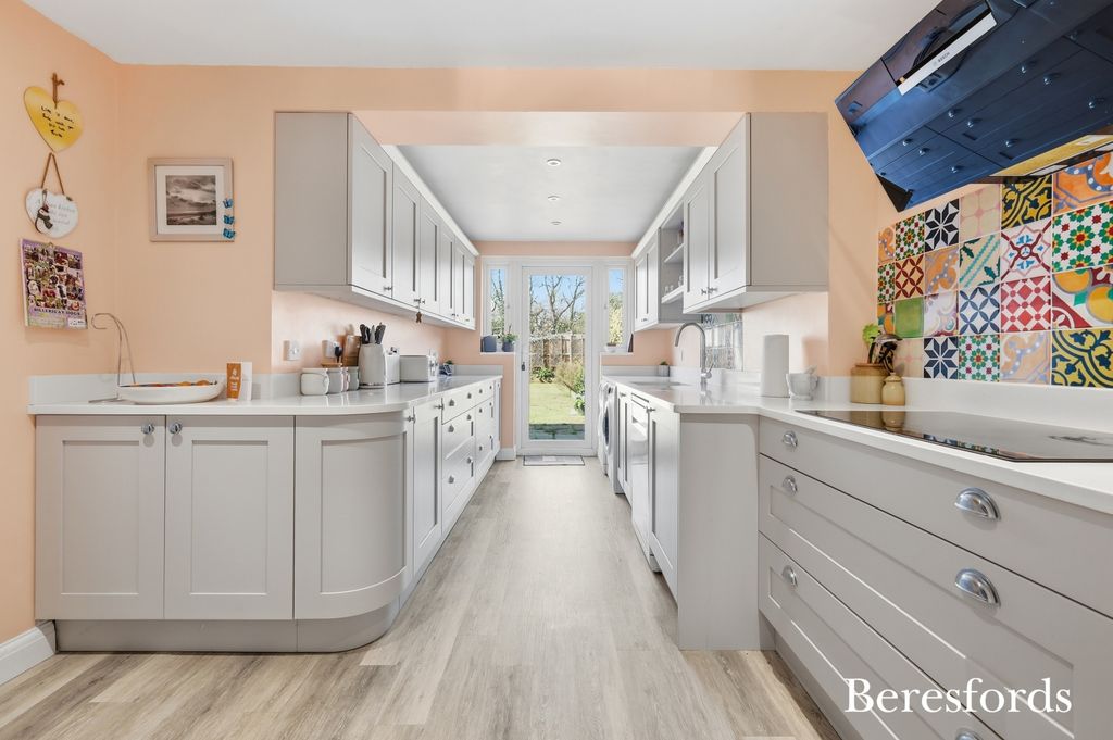 Property photo 2 of 18 Kitchen