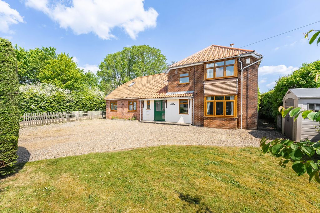 Property photo 1 of 32
