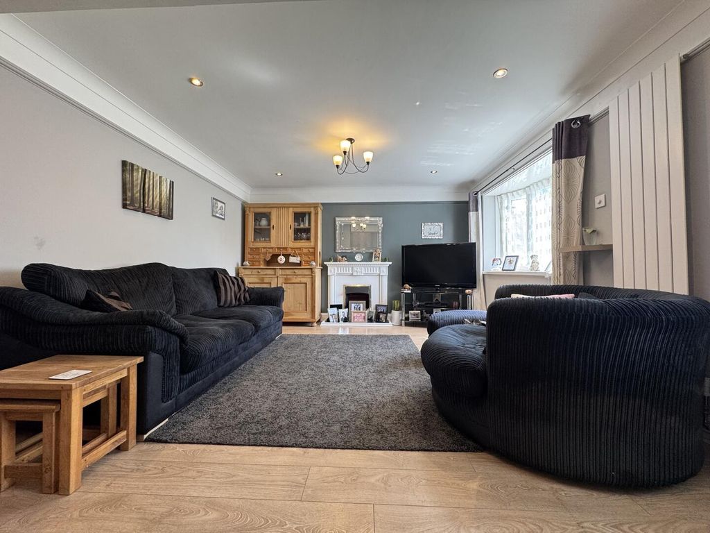 Property photo 2 of 31
