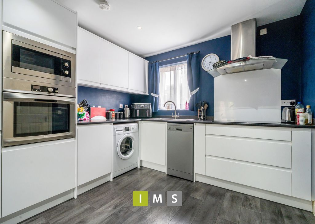 Property photo 3 of 21