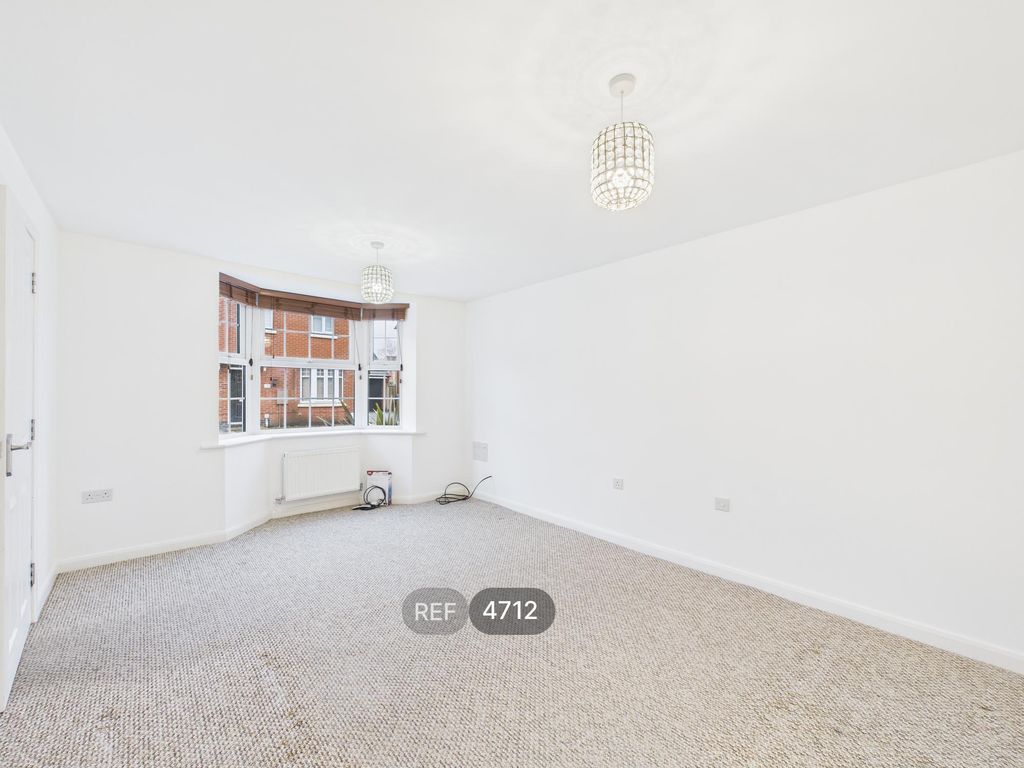 Property photo 2 of 21 Living Room