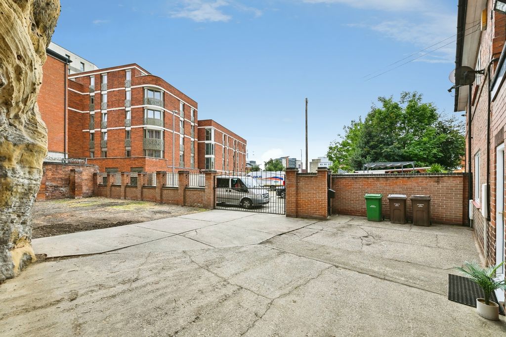 Property photo 2 of 27 Pbox-Img.Jpg
