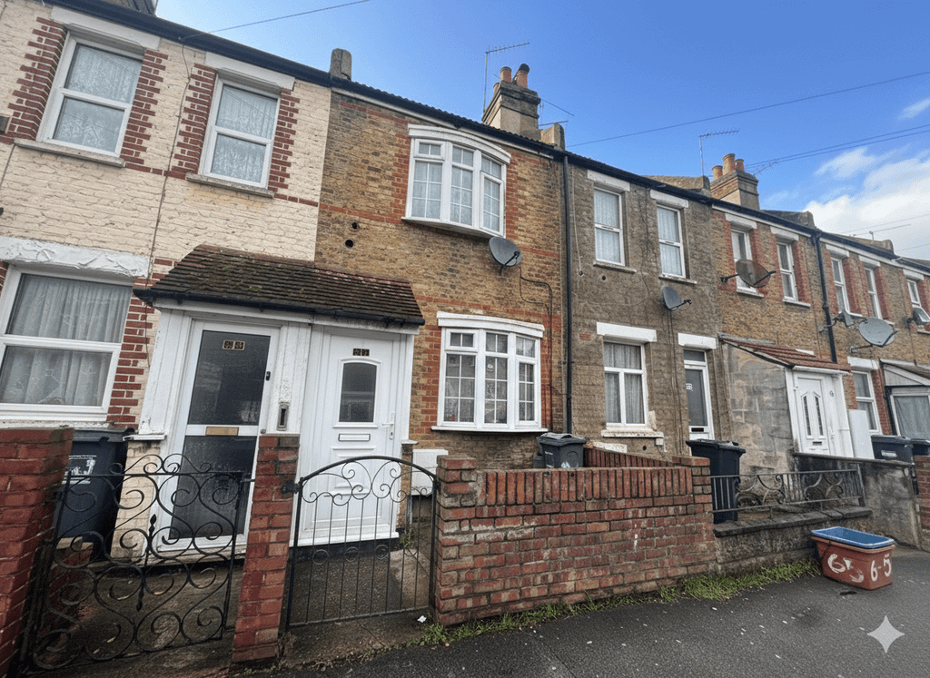 Property photo 1 of 9 Terraced House For Sale Myrtle Road, Hounslow Tw3