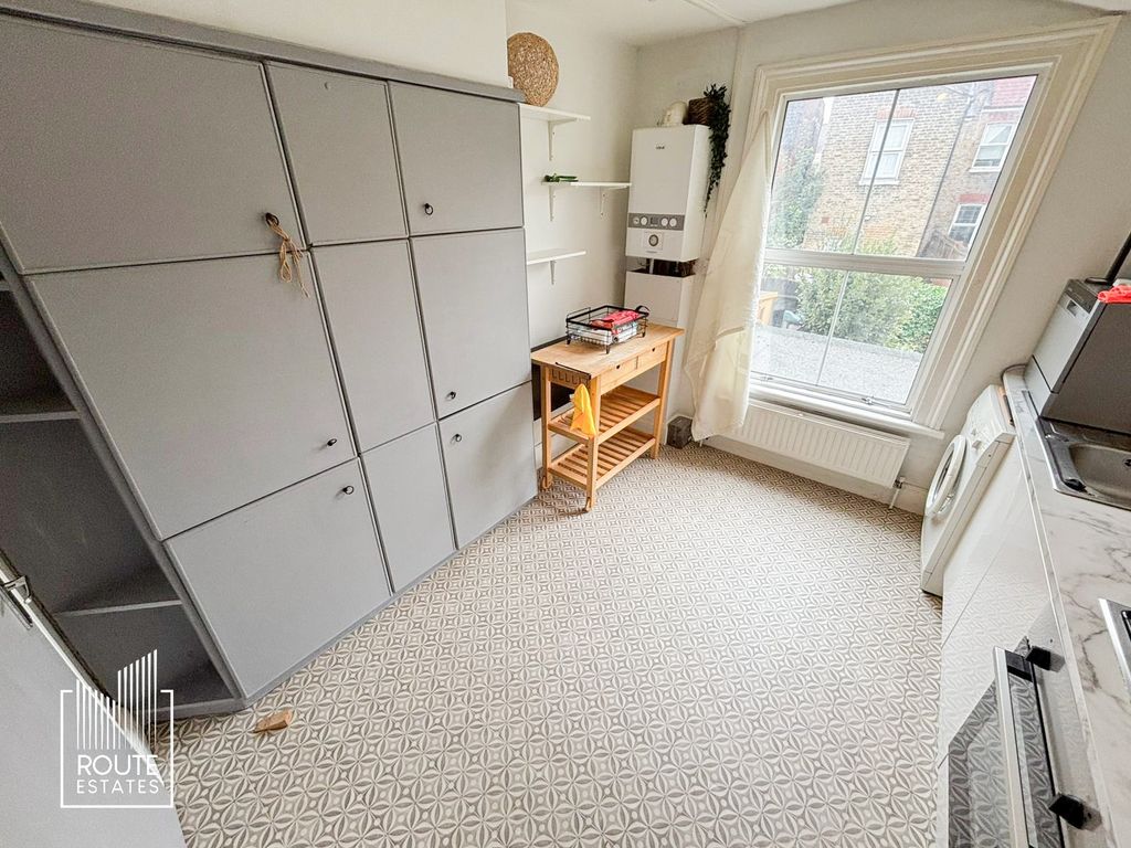 Property photo 3 of 12 Photo 8