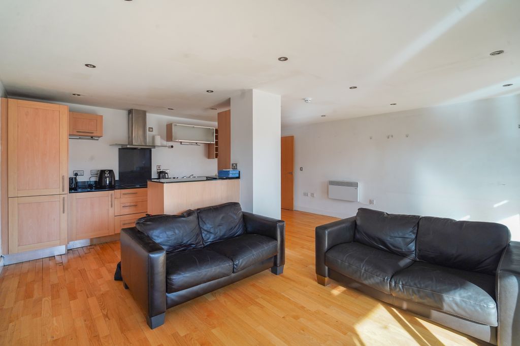 Property photo 2 of 34