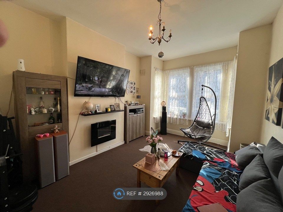 Property photo 2 of 27