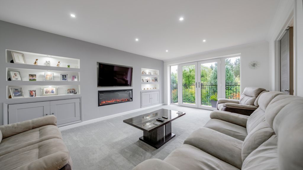 Property photo 2 of 27