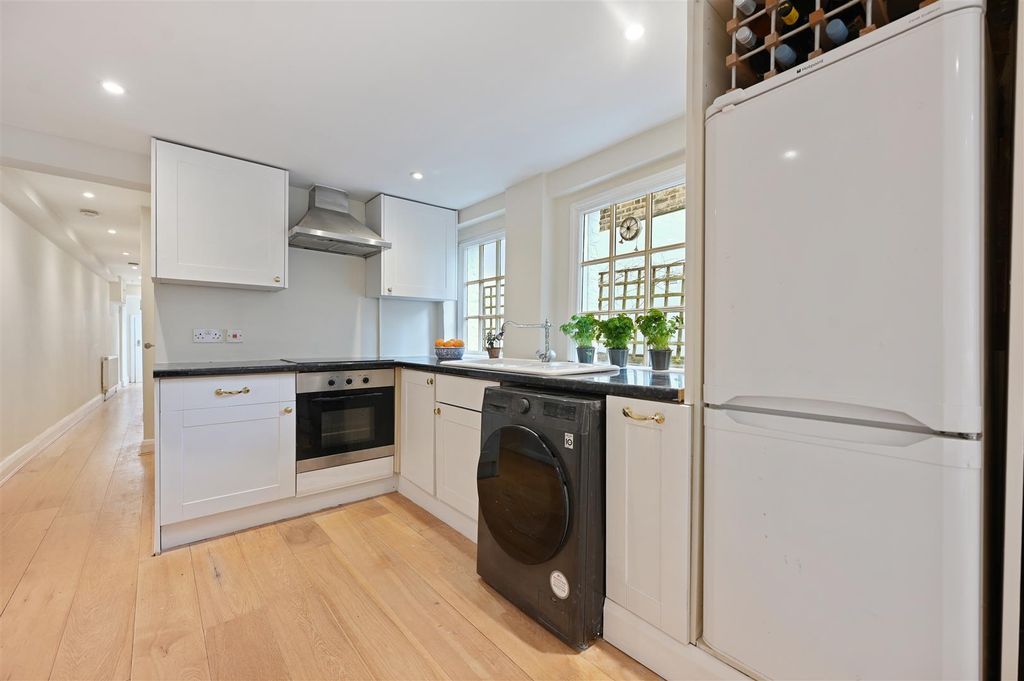 Property photo 2 of 9 Ceylon Road