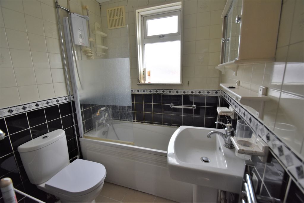 Property photo 3 of 8 Photo 03