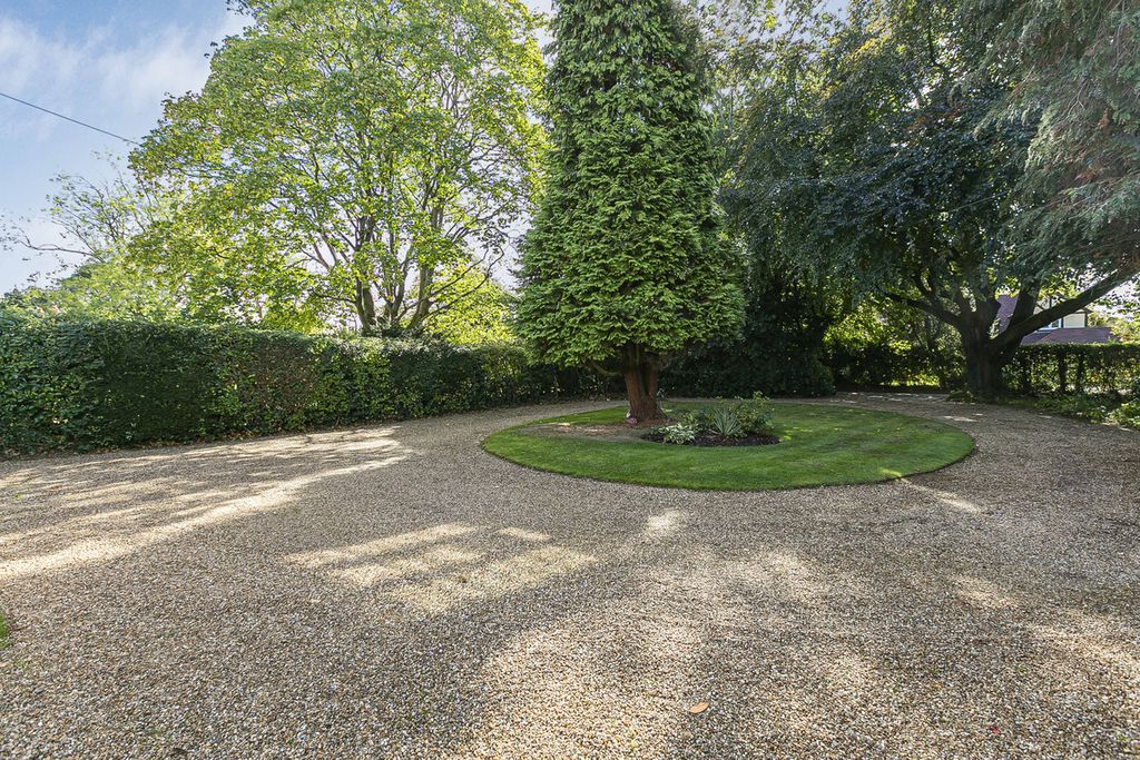 Property photo 2 of 39